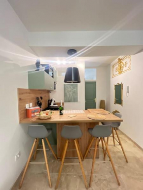 Appart 1 chambre intra-muros avec JARDIN